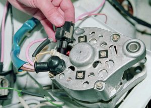 Реле регулятор напряжения генератора: как работает и когда требуется замена