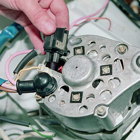 Реле регулятор напряжения генератора: как работает и когда требуется замена