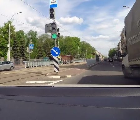 Сложные для начинающих водителей повороты в городе