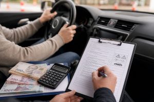 З чого складається ціна навчання в автошколі й на чому не варто економити